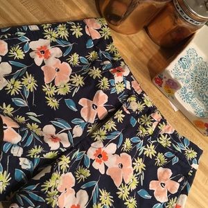 Gap Dressy Floral Shorts Size 2